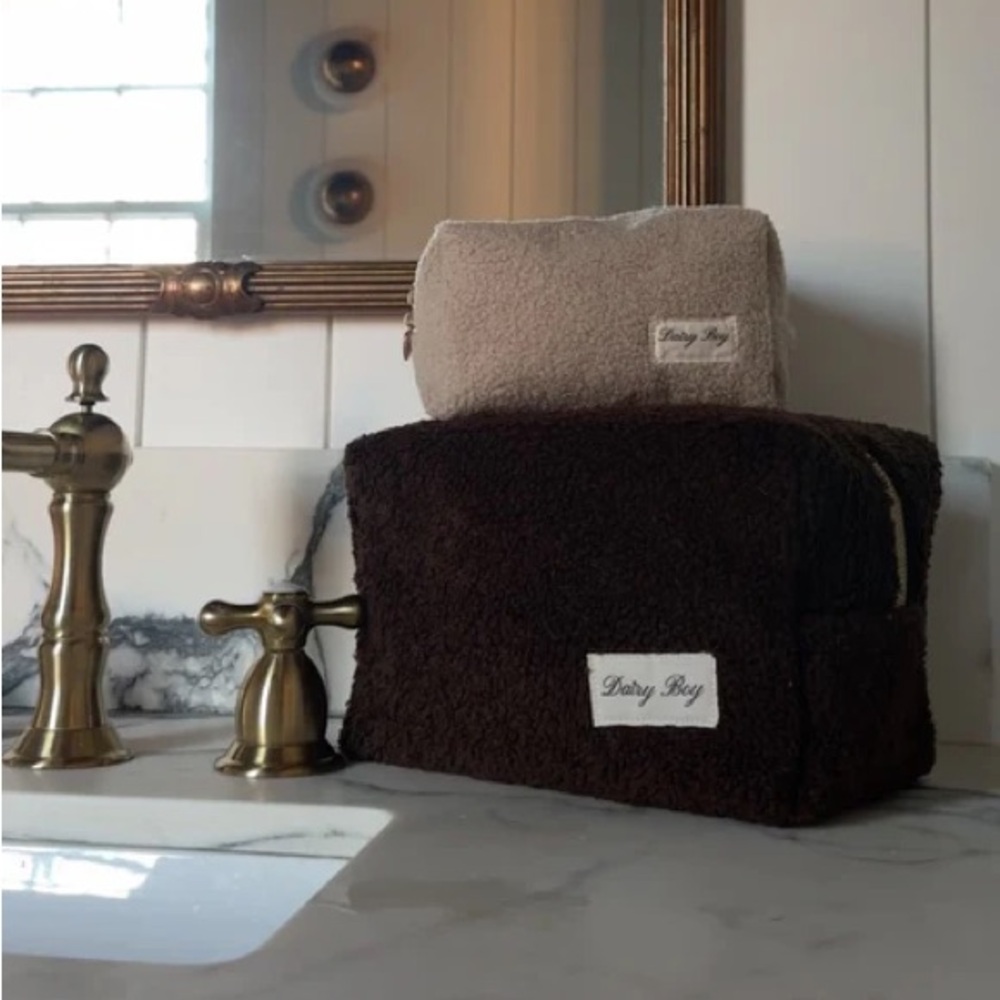 🤎ISO🤎 LARGE dairy boy Sherpa bag ✨